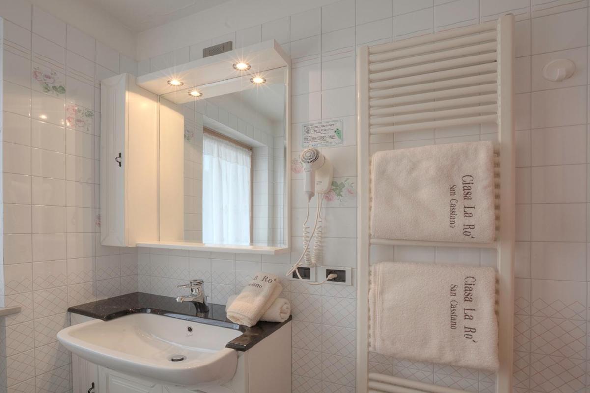 Ciasa La Ro Aparthotel San Cassiano  Buitenkant foto